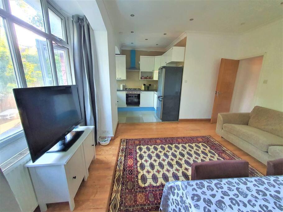 2 Bedroom Flat - Travel Direct To Heathrow/central Apartament *