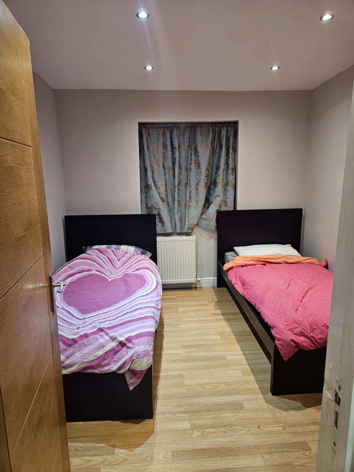 2 Bedroom Flat - Travel Direct To Heathrow/central Apartament
